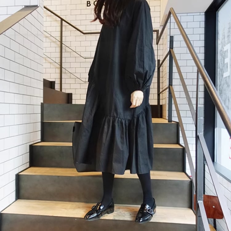 アシンメトリーフリルヘムルーズフィットワンピース