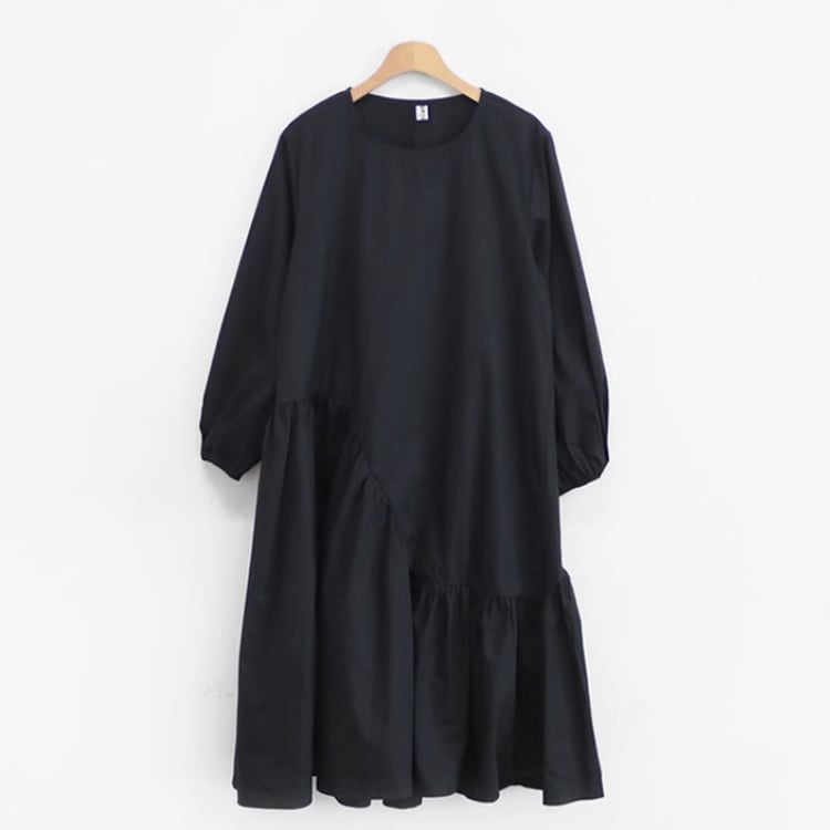 アシンメトリーフリルヘムルーズフィットワンピース