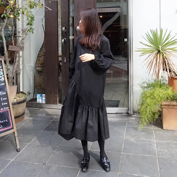 アシンメトリーフリルヘムルーズフィットワンピース