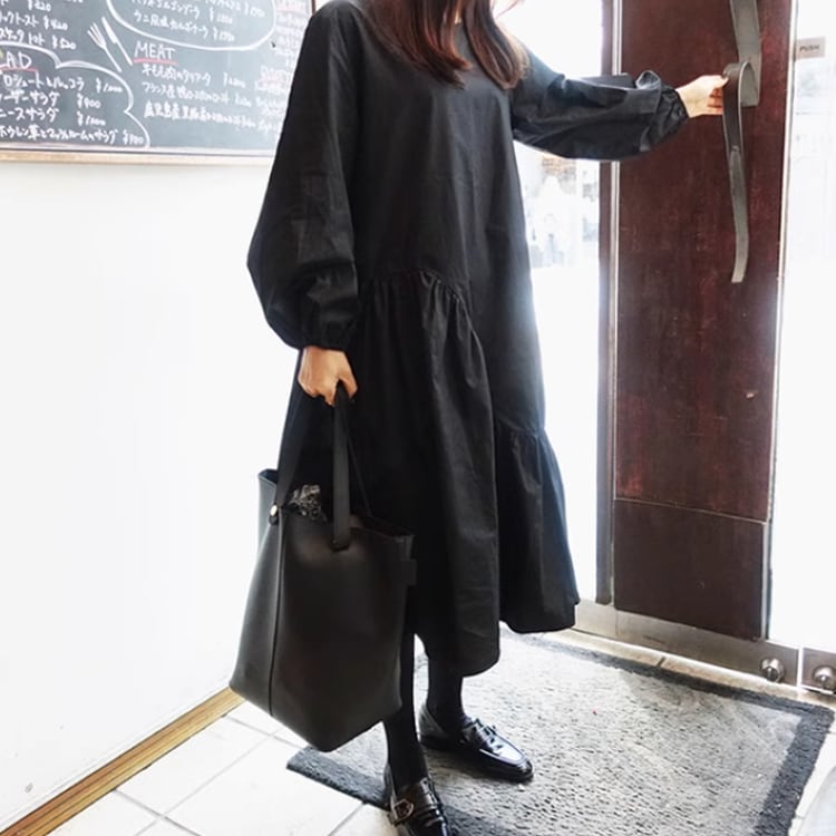 アシンメトリーフリルヘムルーズフィットワンピース
