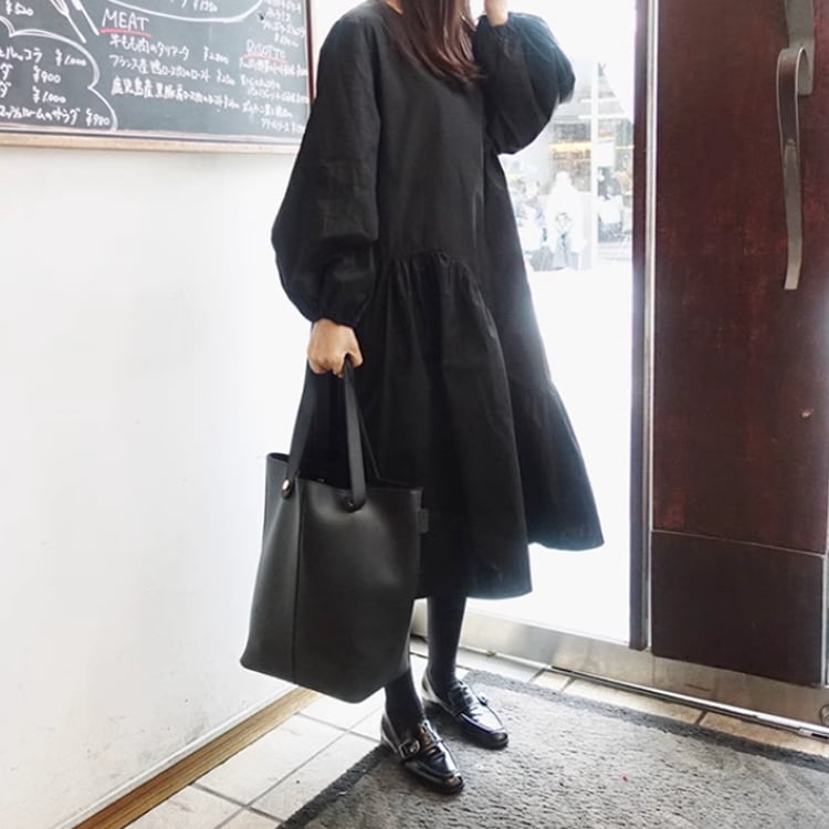 アシンメトリーフリルヘムルーズフィットワンピース