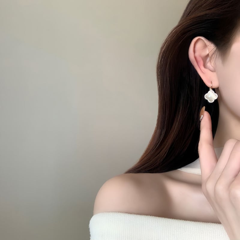 【Weekly SALE】クローバーシェイプクリスタル&ラインストーンピアス