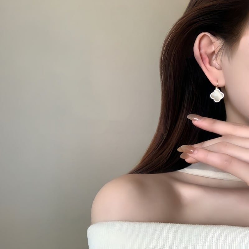 【Weekly SALE】クローバーシェイプクリスタル&ラインストーンピアス