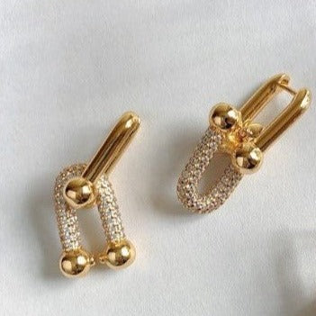 【すぐお届け】Uチェーンゴールドピアス