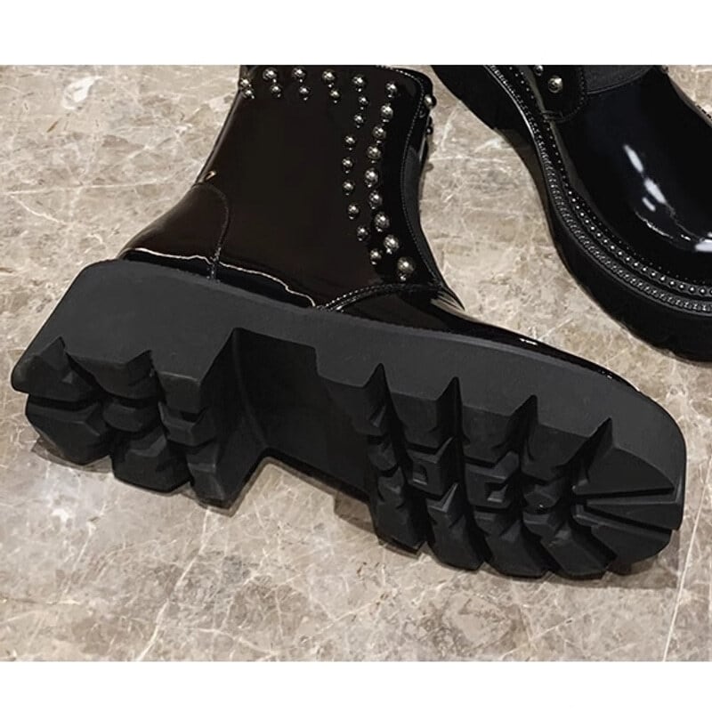 リベットデザインエナメルショートブーツ