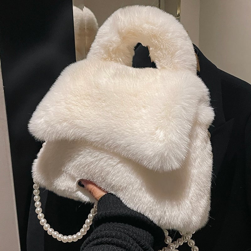 パールストラップフラップファースクエアバッグ